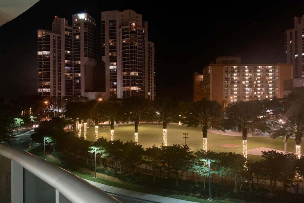 Beautiful Apartment Steps Away From The Beach ميامي بيتش المظهر الخارجي الصورة